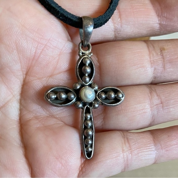 Silpada 925 Sterling Silver Cross Pearl Credence Pendant Leather Necklace - Picture 6 of 12
